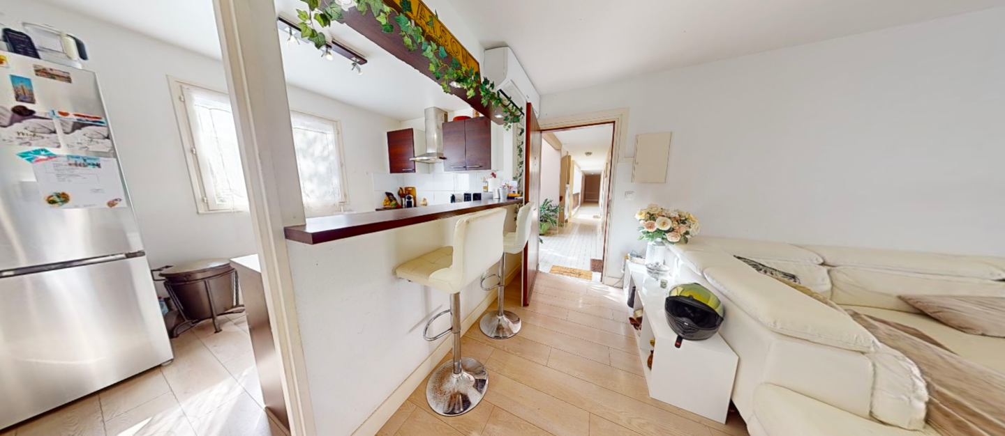 ST GILLES LES BAINS CENTRE - APPARTEMENT T3 AVEC TERRASSE