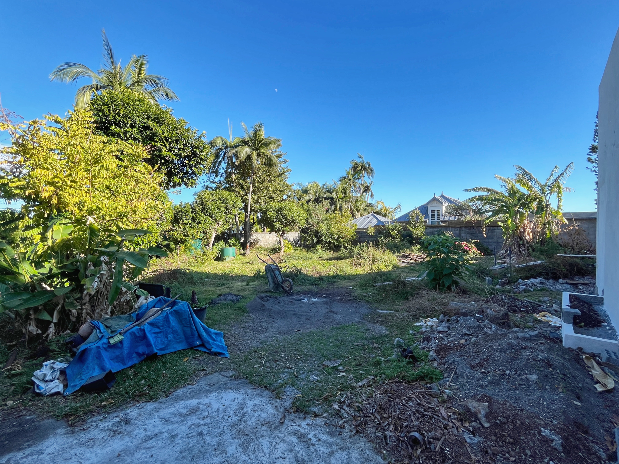LA MONTAGNE - TERRAIN ENTIÈREMENT PLAT