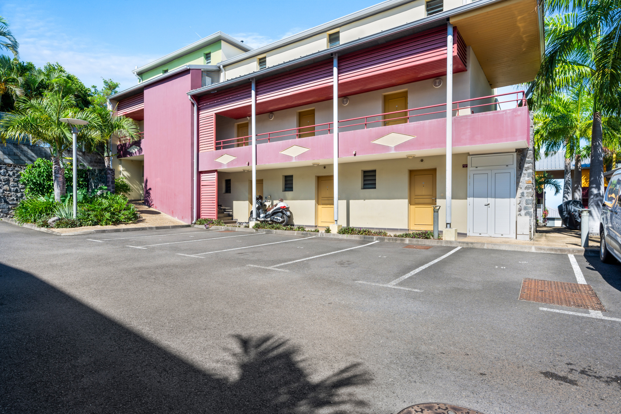 LA POSSESSION (BOEUF MORT) - STUDIO AVEC JARDIN DANS RESIDENCE SECURISEE