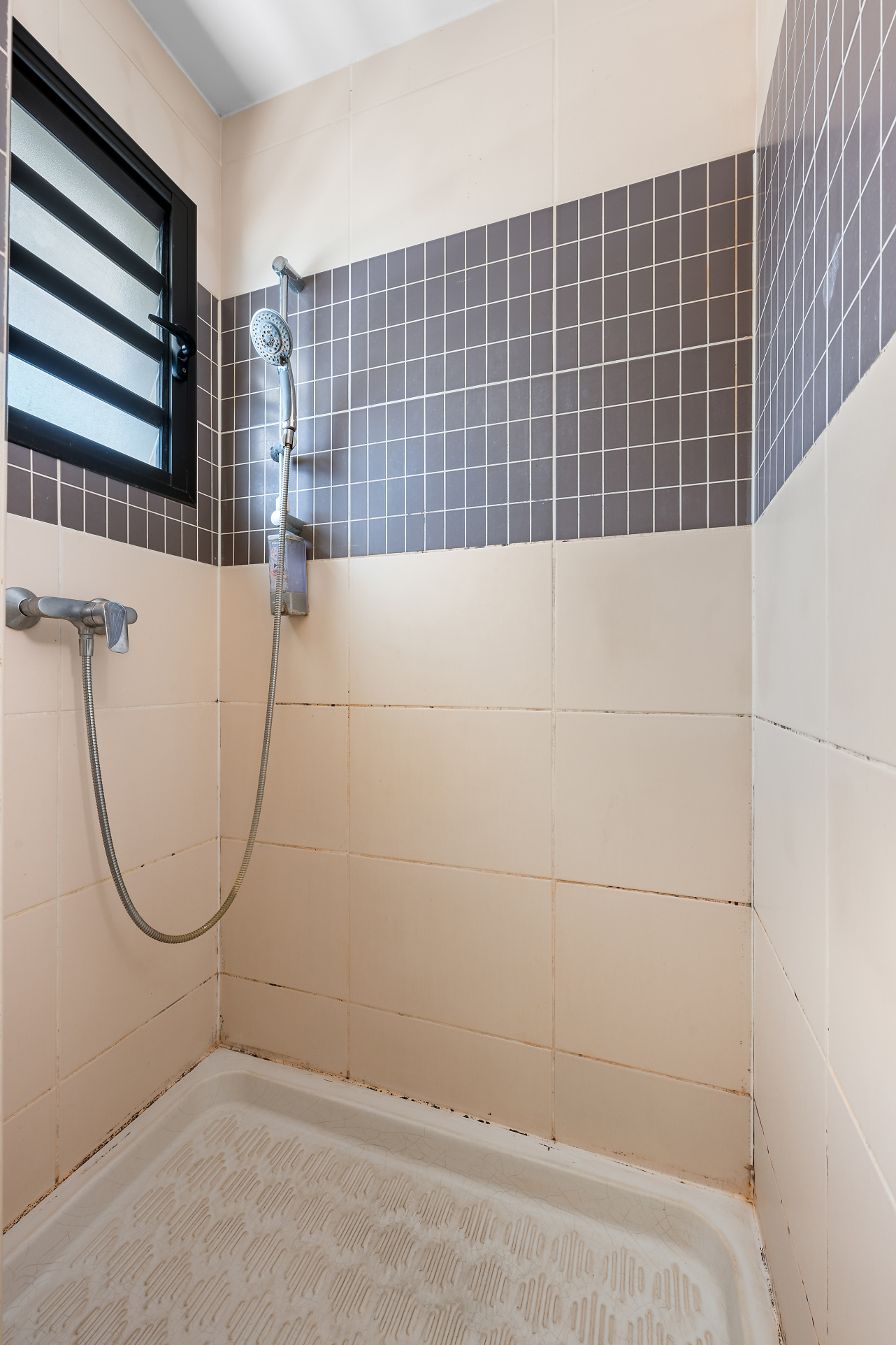 LA POSSESSION (BOEUF MORT) - STUDIO AVEC JARDIN DANS RESIDENCE SECURISEE