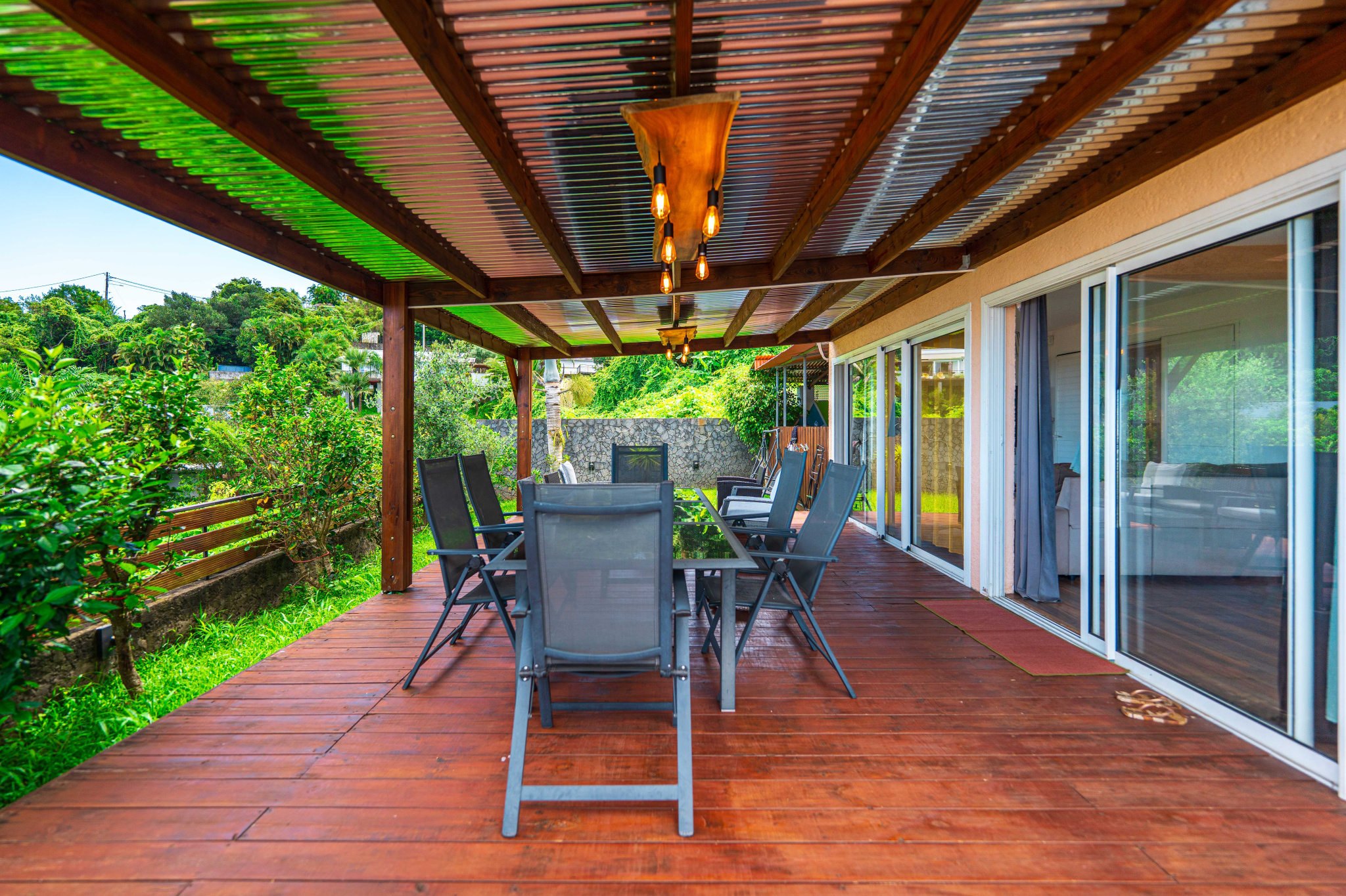 EXCLUSIVITE VILLA T5/6 A LA POSSESSION (Ravine à malheur)