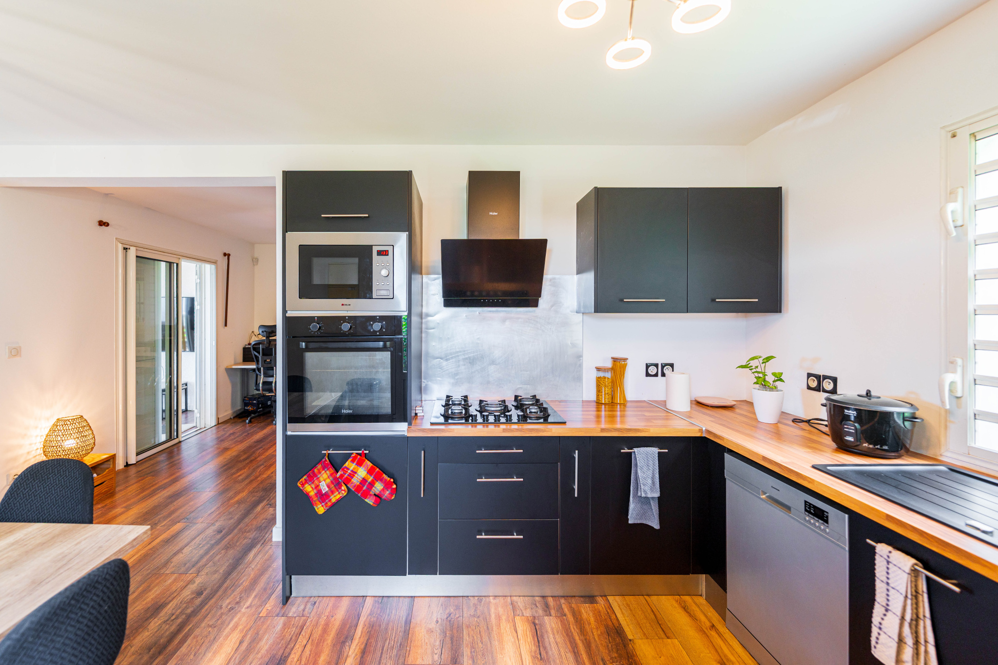 EXCLUSIVITE VILLA T5/6 A LA POSSESSION (Ravine à malheur)