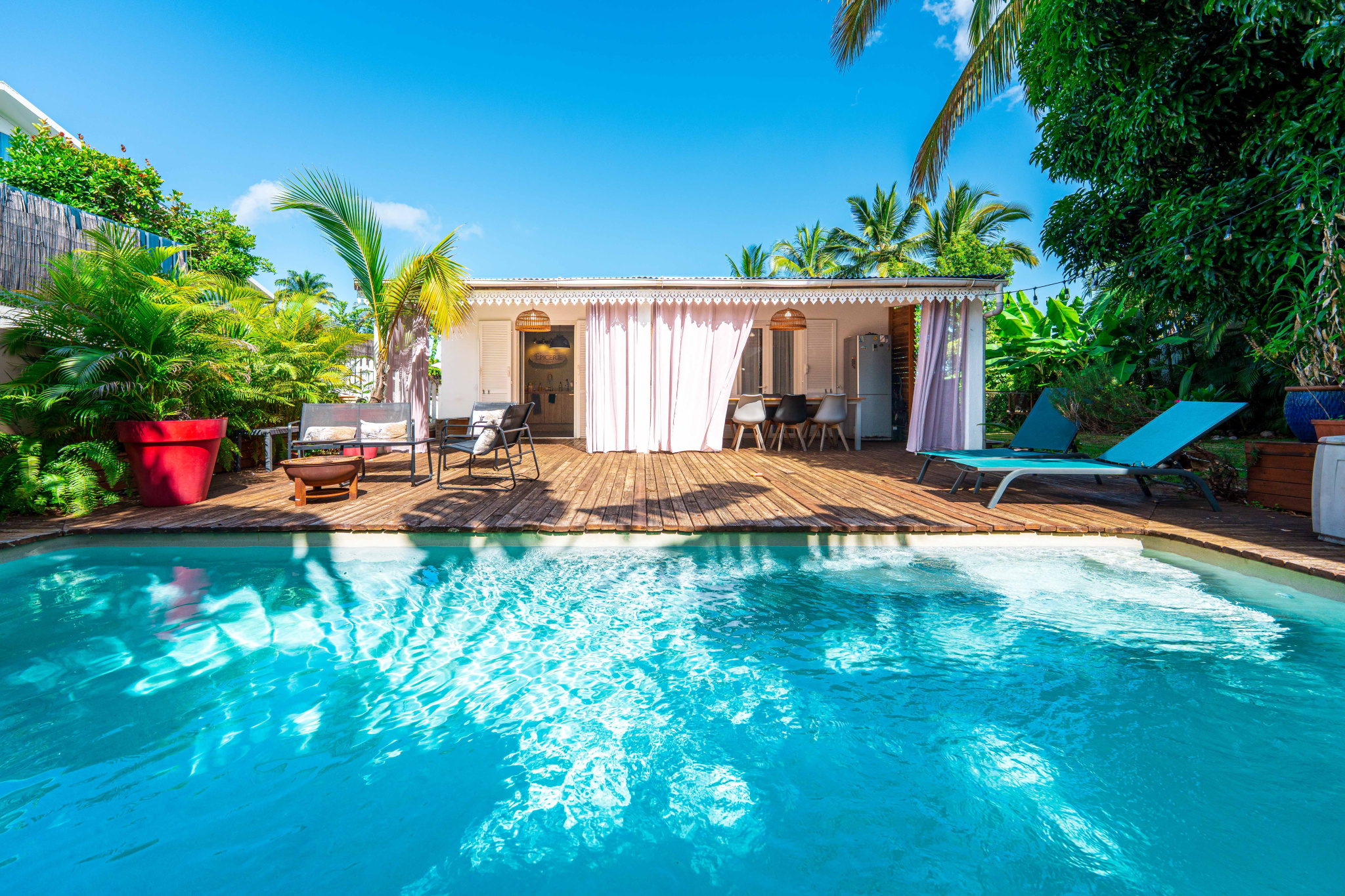 CHARMANTE MAISON T3 DE PLAIN PIED AVEC PISCINE  SECTEUR LA PLAINE SAINT PAUL