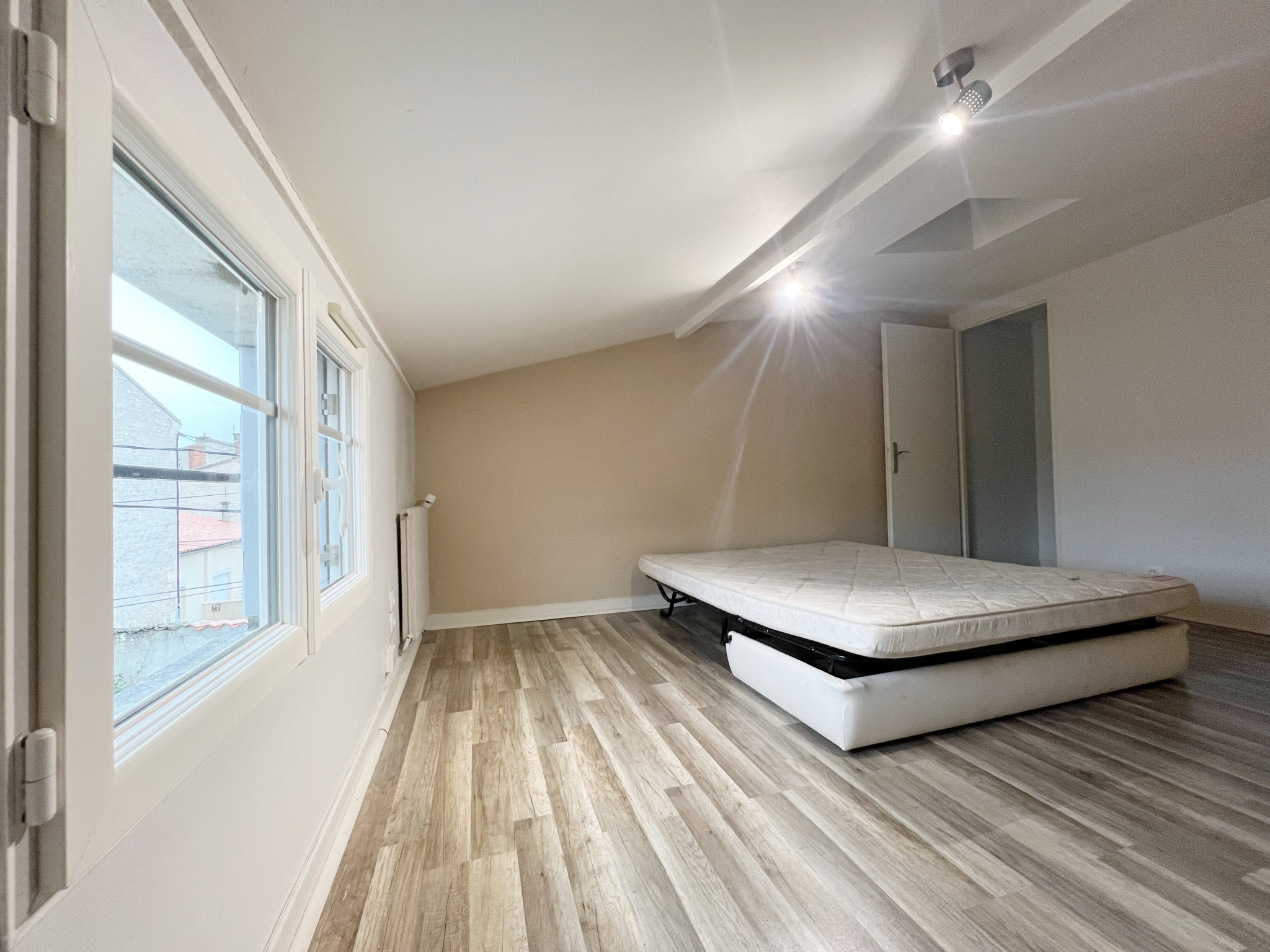 MAISON DE VILLE  RUE DE RIBRAY - NIORT 3 CHAMBRES ET GARAGE