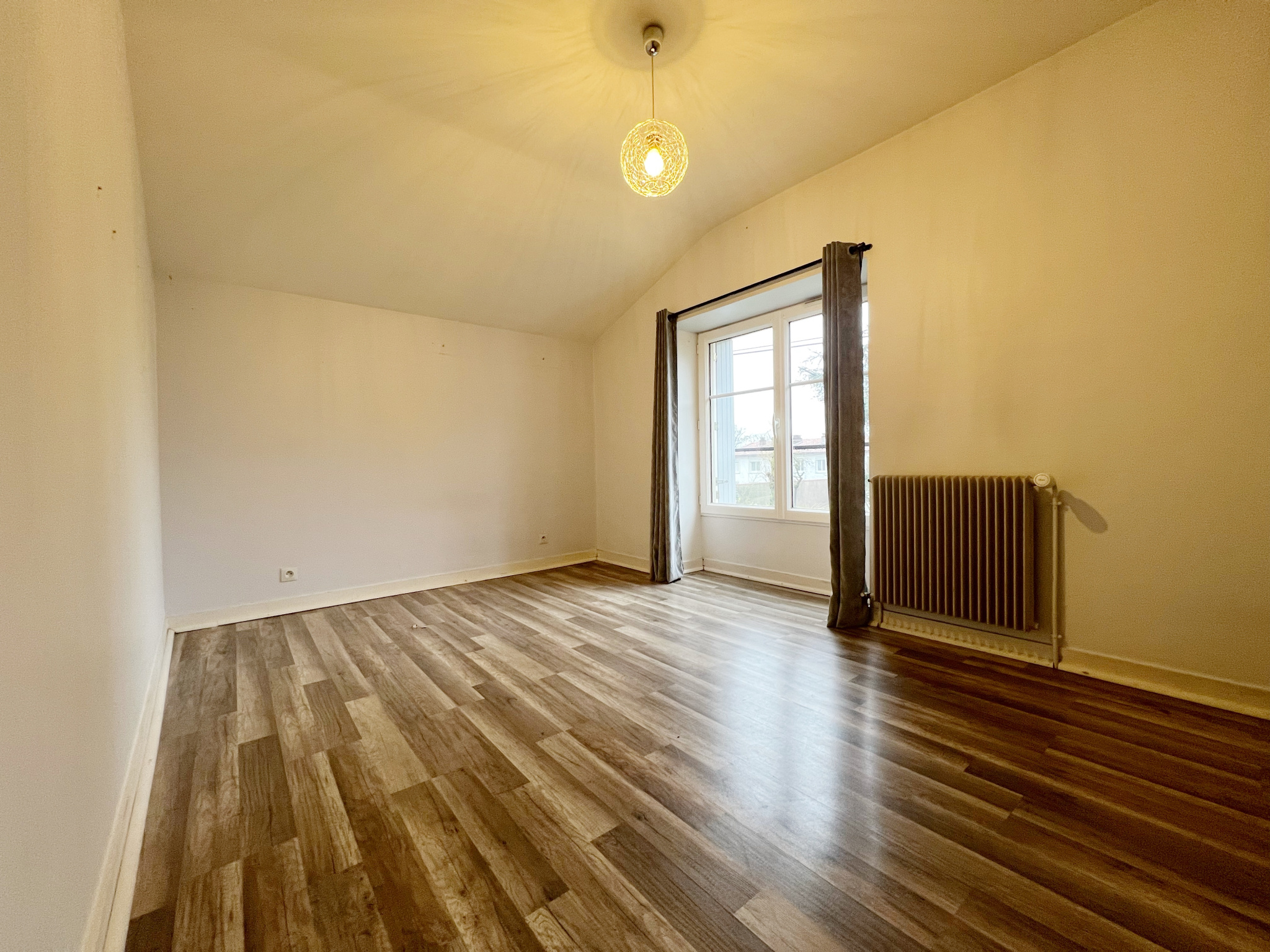 MAISON DE VILLE  RUE DE RIBRAY - NIORT 3 CHAMBRES ET GARAGE