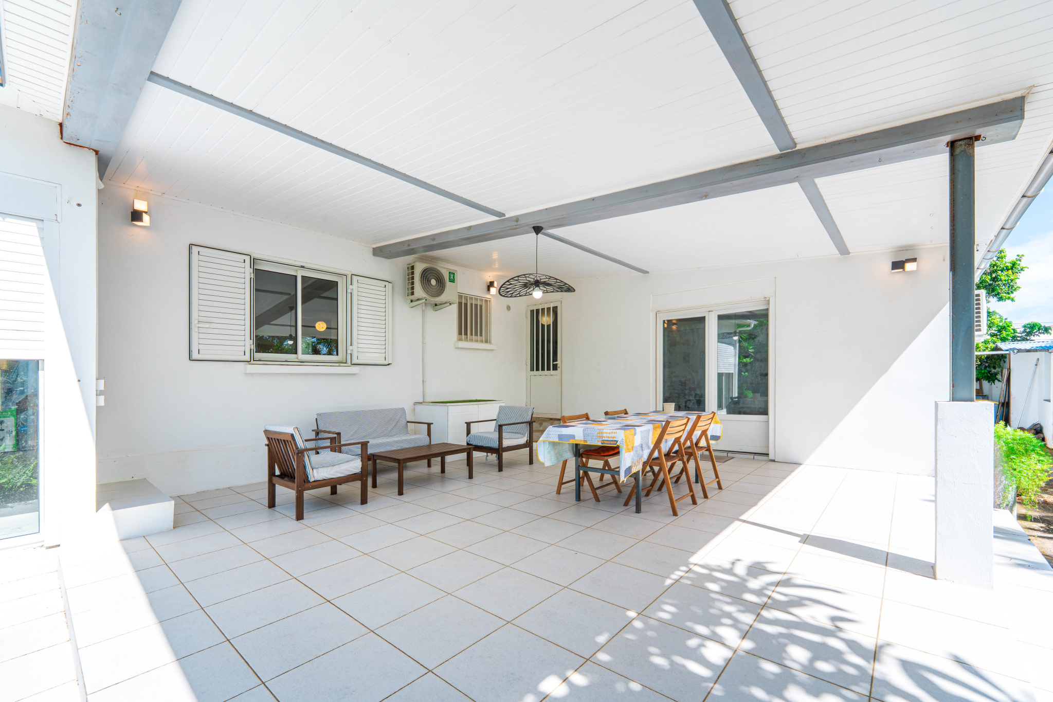 SAINT BENOIT - VILLA PLAIN-PIED AVEC PISCINE SANS VIS-A-VIS