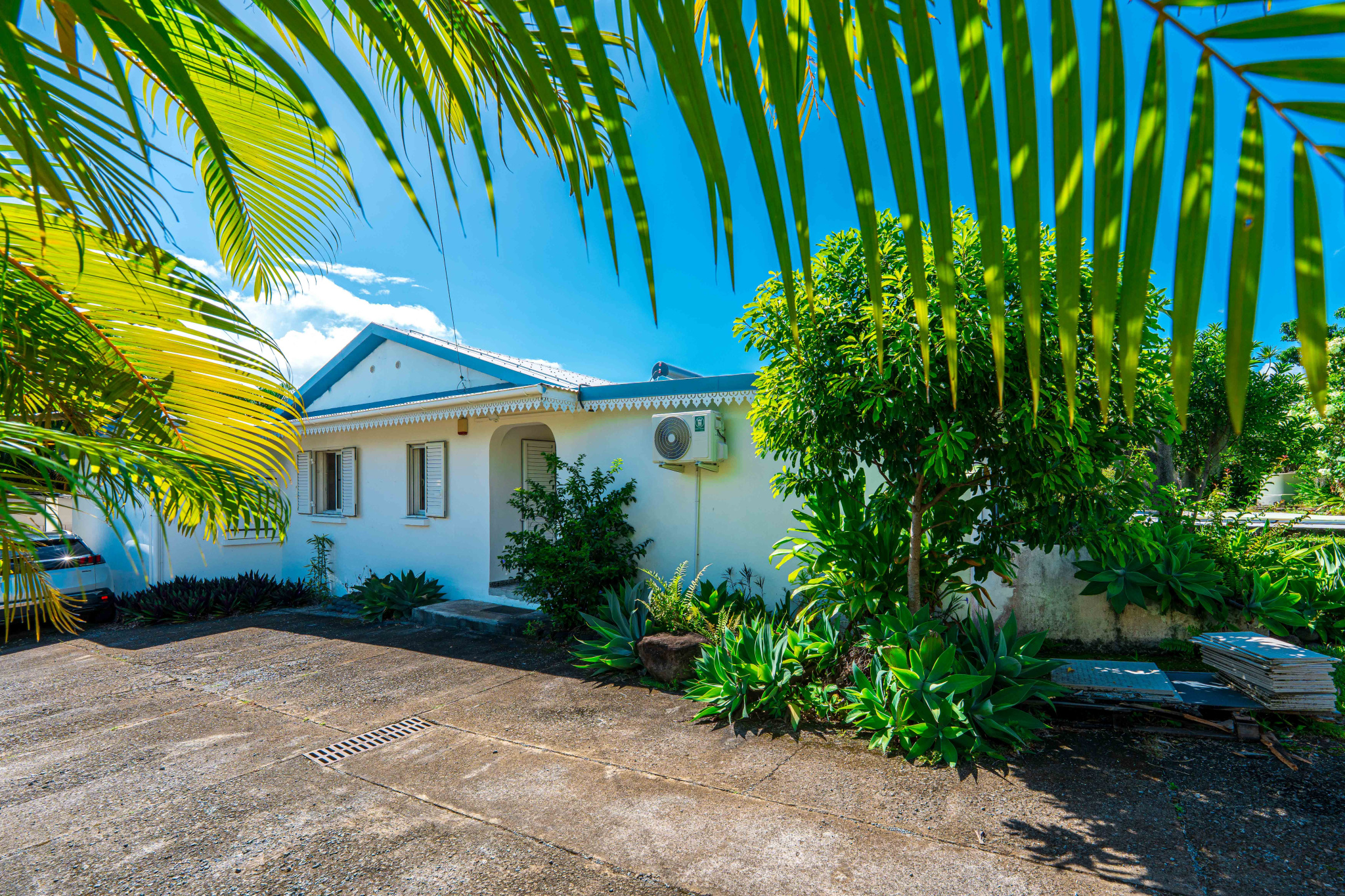SAINT BENOIT - VILLA PLAIN-PIED AVEC PISCINE SANS VIS-A-VIS