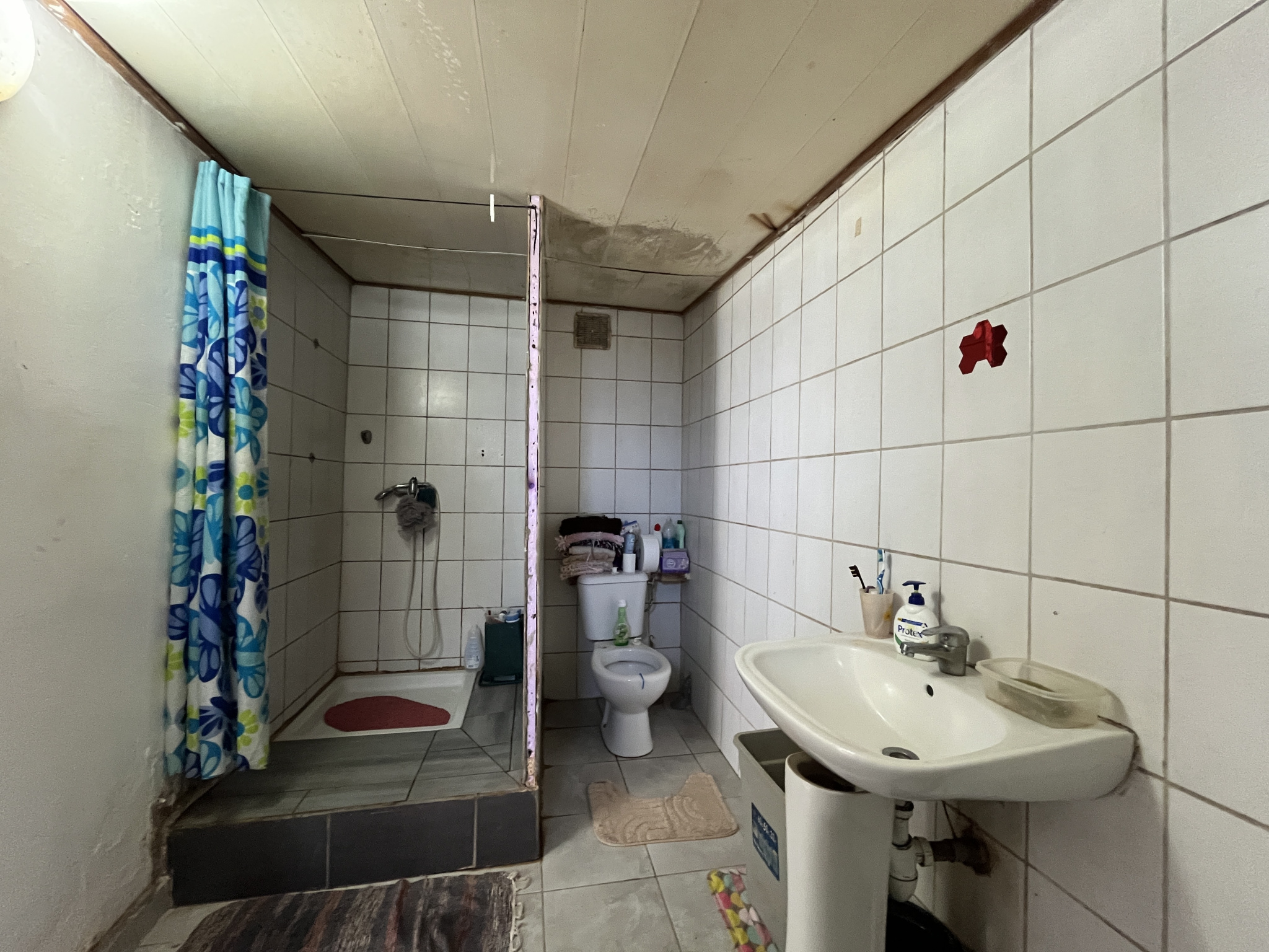 SAINT DENIS (BELLEPIERRE) - PETITE MAISON À 2 minutes du CHU   OPPORTUNITE à 130 000 € !