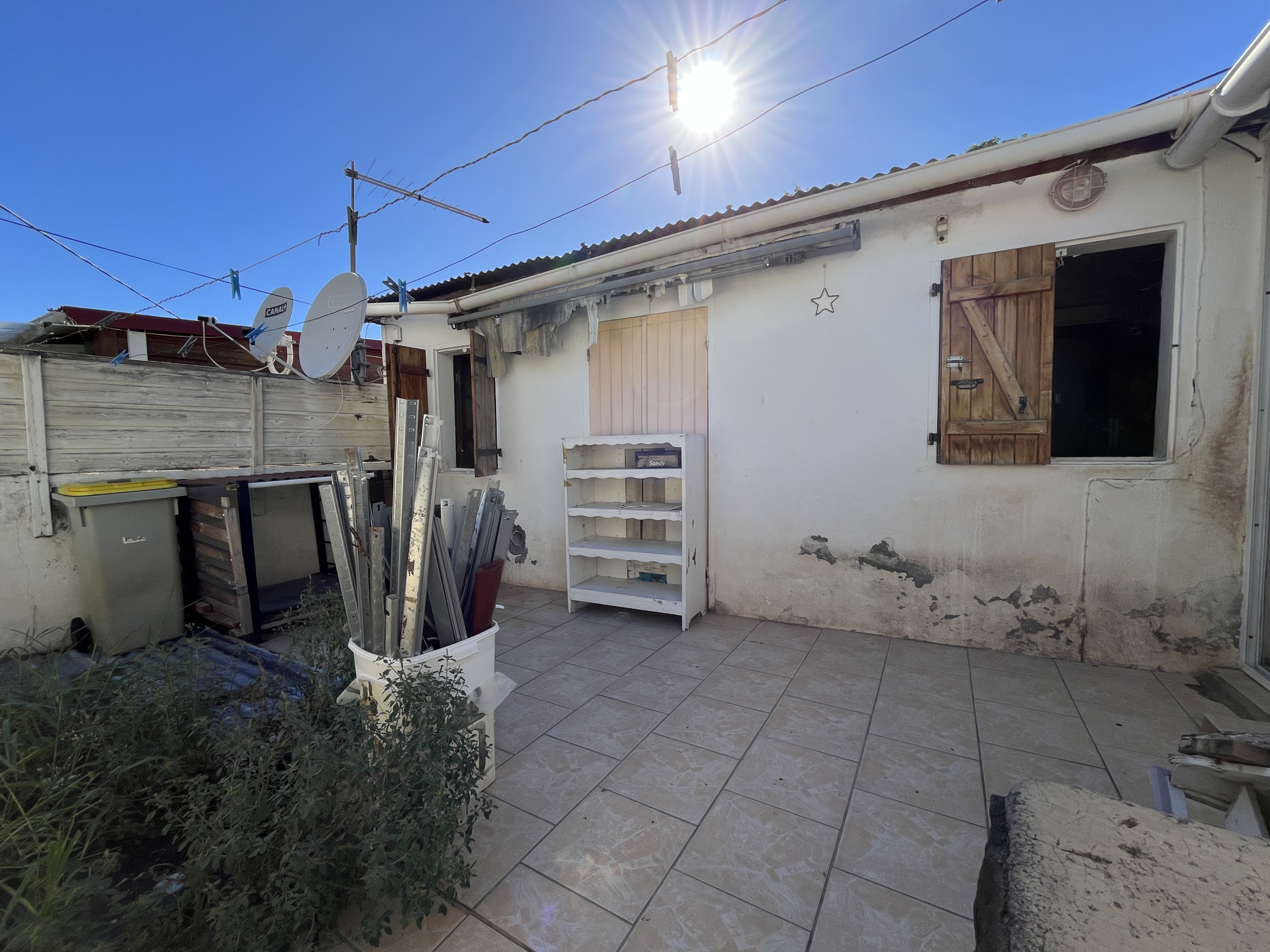 SAINT DENIS (BELLEPIERRE) - PETITE MAISON À 2 minutes du CHU   OPPORTUNITE à 130 000 € !