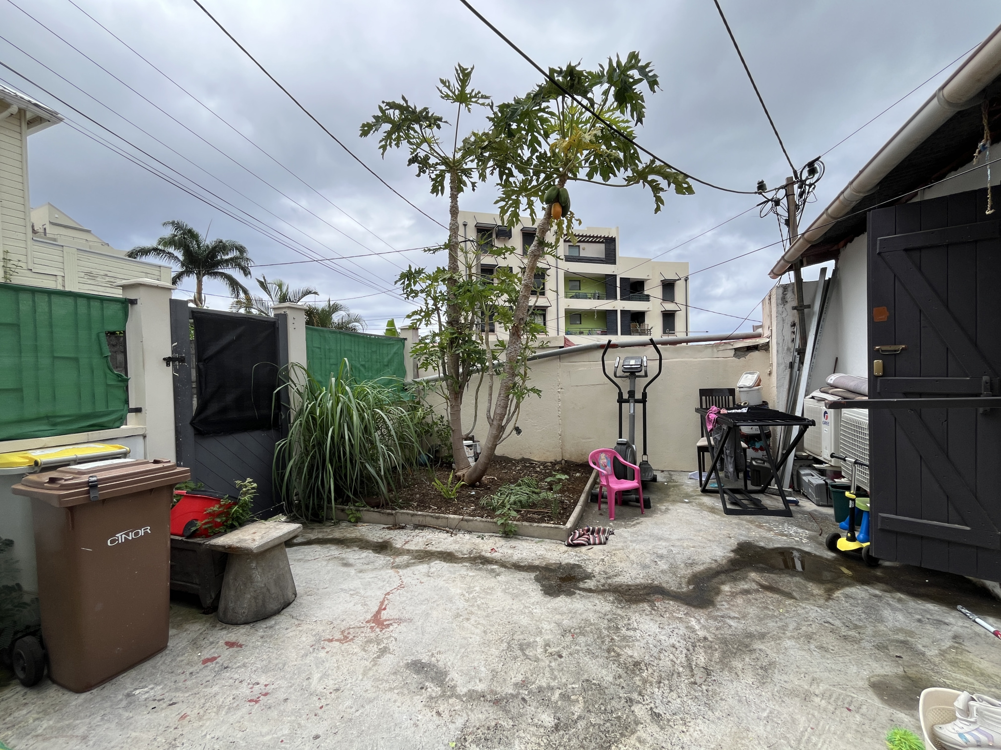 SAINT-DENIS - MAISON PROCHE CHU LOUEE