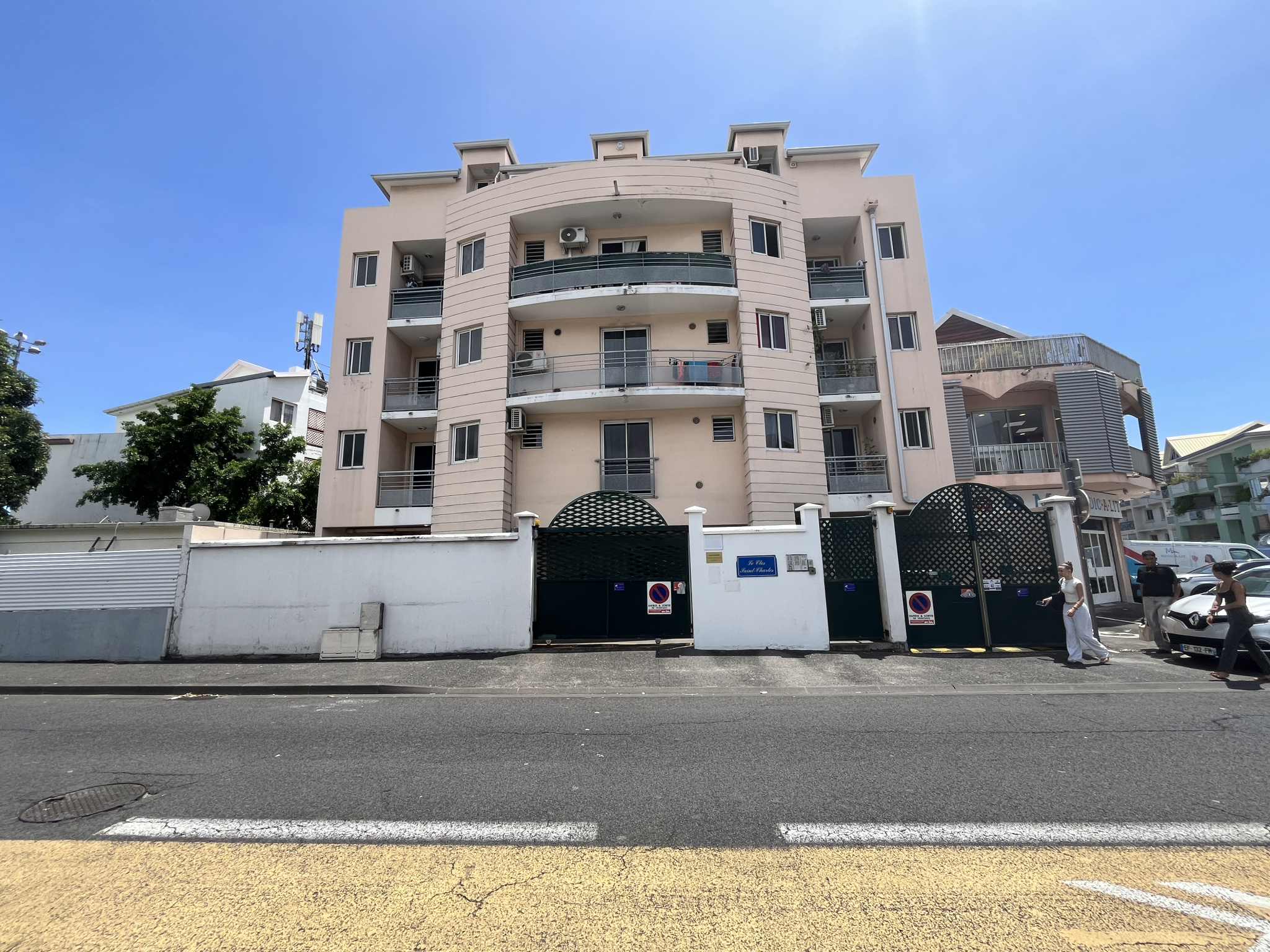 Studio libre - Centre ville de SAINT DENIS - Dernier étage - Vue mer