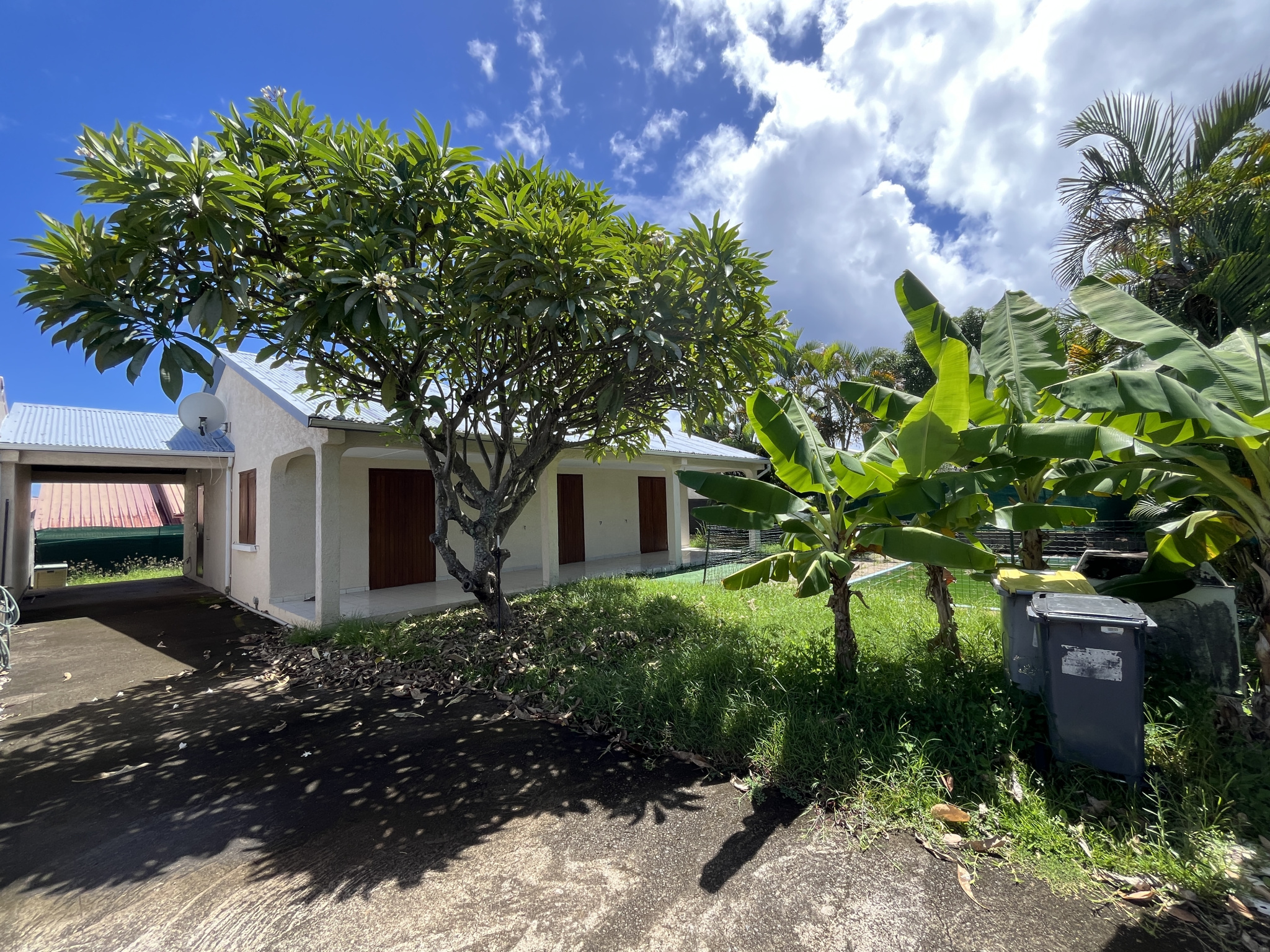 SAINTE MARIE - MAISON T5 AVEC PISCINE