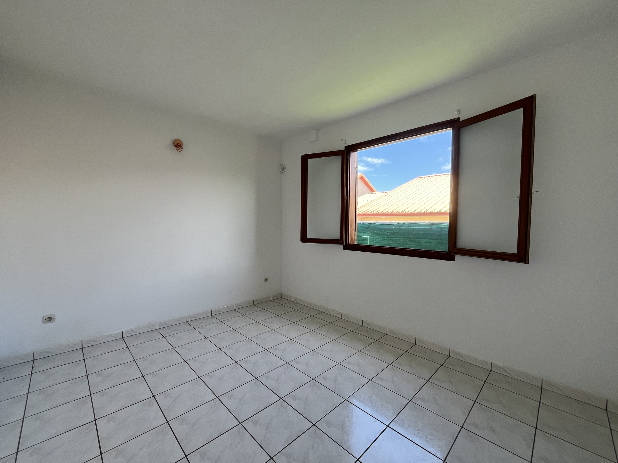 SAINTE MARIE - MAISON T5 AVEC PISCINE